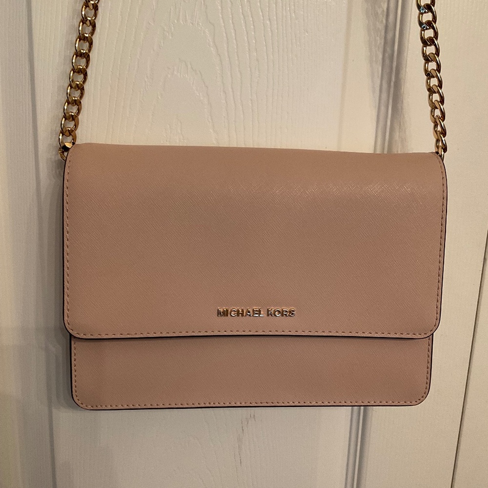 Michael Kors Pink crossbody purse 👛